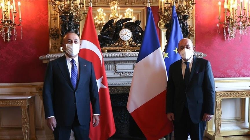 وزيرا خارجية تركيا وفرنسا يبحثان العلاقات الثنائية
